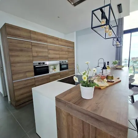 Villa Stunning In With Amazing Views, Pool And Large Gym Benalmádena