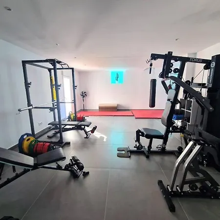 Stunning In With Amazing Views, Pool And Large Gym