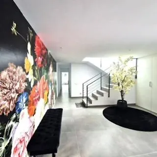 Stunning In With Amazing Views, Pool And Large Gym