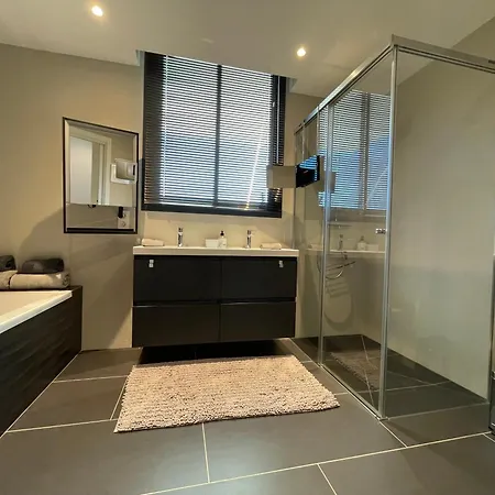 Stunning In With Amazing Views, Pool And Large Gym Villa *