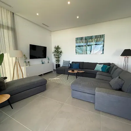 Stunning In With Amazing Views, Pool And Large Gym Villa *