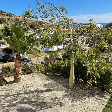 Stunning In With Amazing Views, Pool And Large Gym