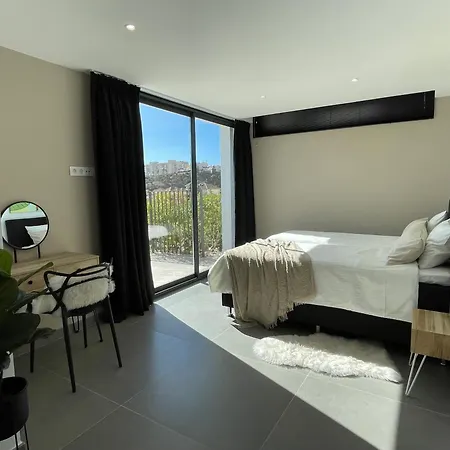 Stunning In With Amazing Views, Pool And Large Gym Villa Benalmádena