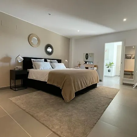 Villa Stunning In With Amazing Views, Pool And Large Gym