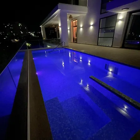 Stunning In With Amazing Views, Pool And Large Gym Villa