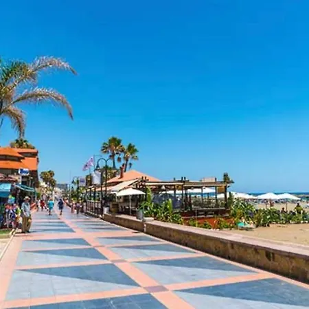 Stunning In With Amazing Views, Pool And Large Gym