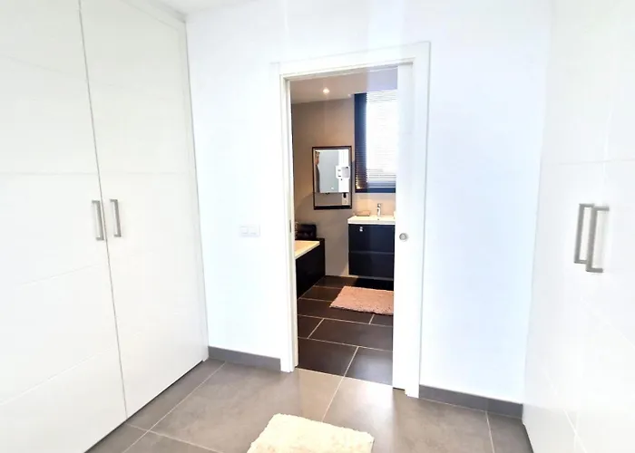 Stunning In With Amazing Views, Pool And Large Gym Villa Benalmádena