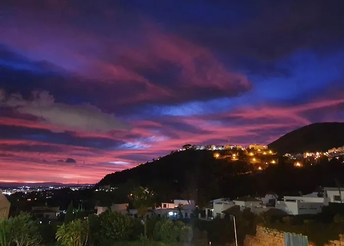 Stunning In With Amazing Views, Pool And Large Gym Villa *