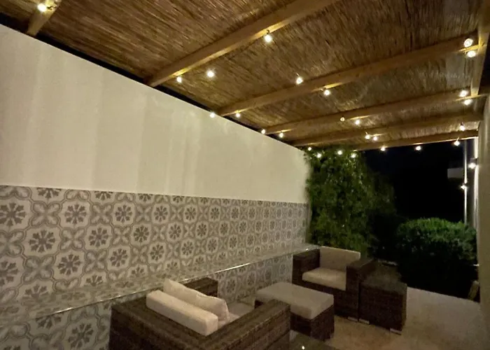 Stunning In With Amazing Views, Pool And Large Gym Villa *
