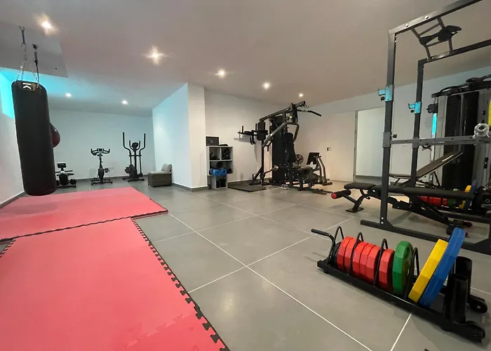 Stunning In With Amazing Views, Pool And Large Gym Benalmádena