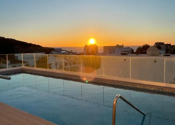 Stunning In With Amazing Views, Pool And Large Gym