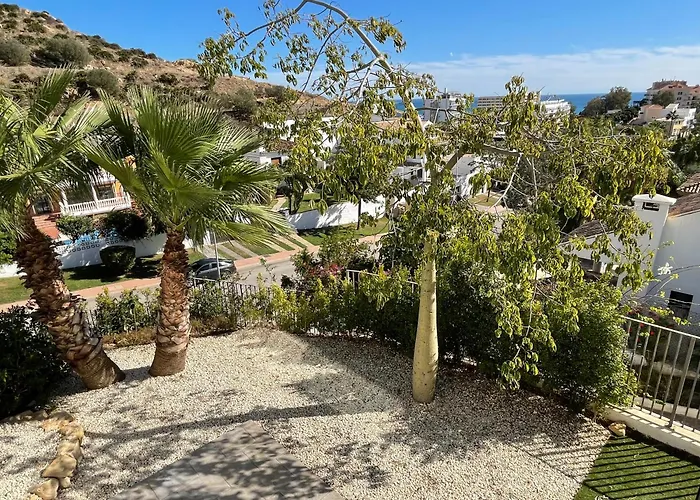 Stunning In With Amazing Views, Pool And Large Gym