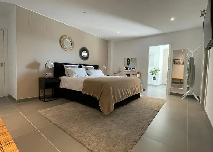 Villa Stunning In With Amazing Views, Pool And Large Gym