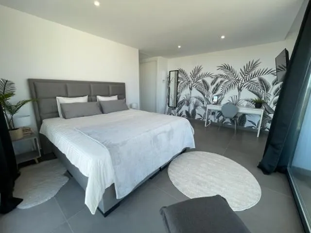 Villa Stunning In With Amazing Views, Pool And Large Gym
