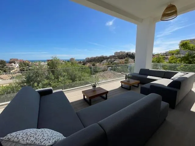 Stunning In With Amazing Views, Pool And Large Gym Villa